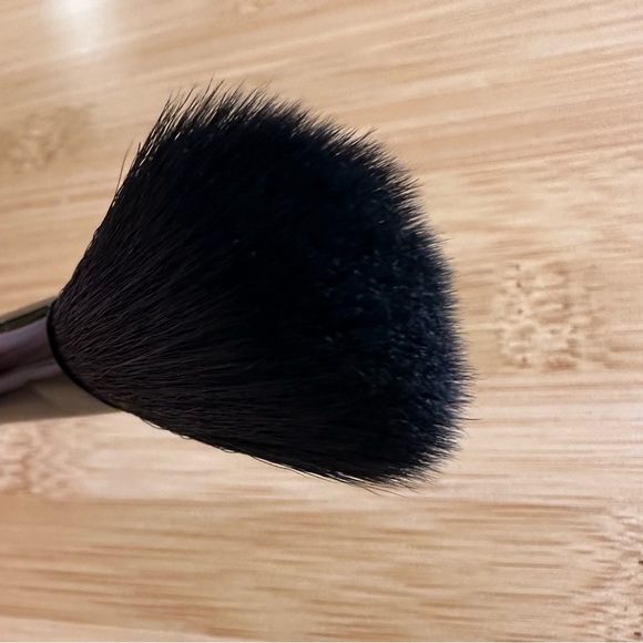 2/$20 • Set of 2 Lancôme Make-Up Brushes - Picture 7 of 8